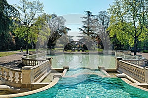 Jardin Darcy ÃÂ  Dijon avec son bassin et sa fontaine. photo